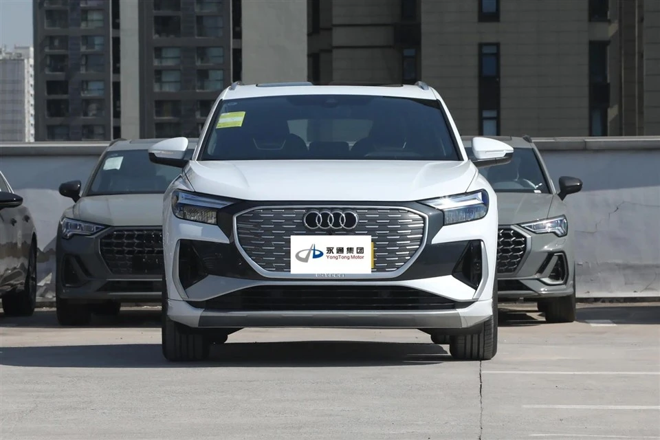 AUDI Q4-e Tron