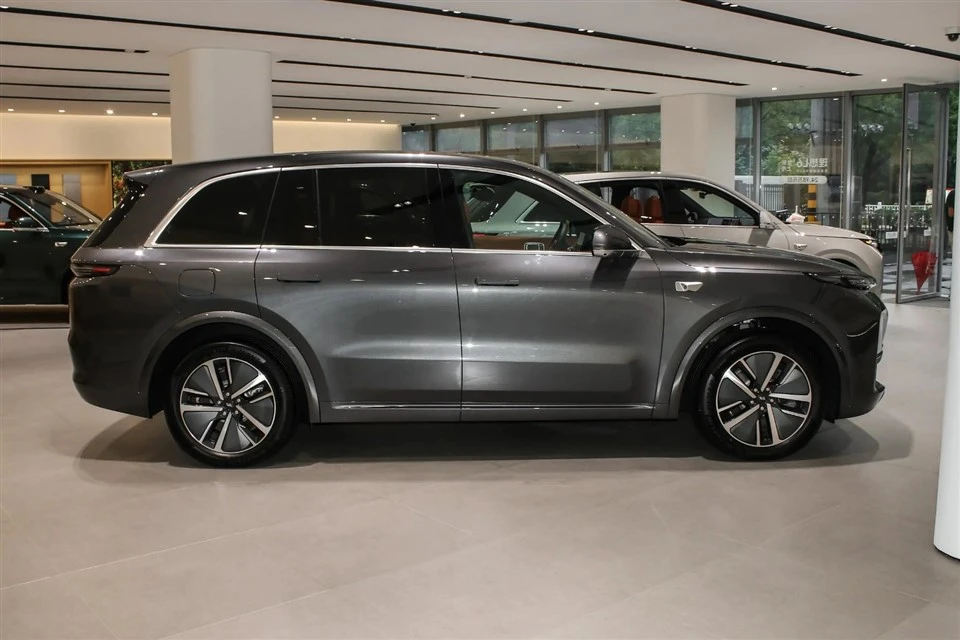 Li Auto L8